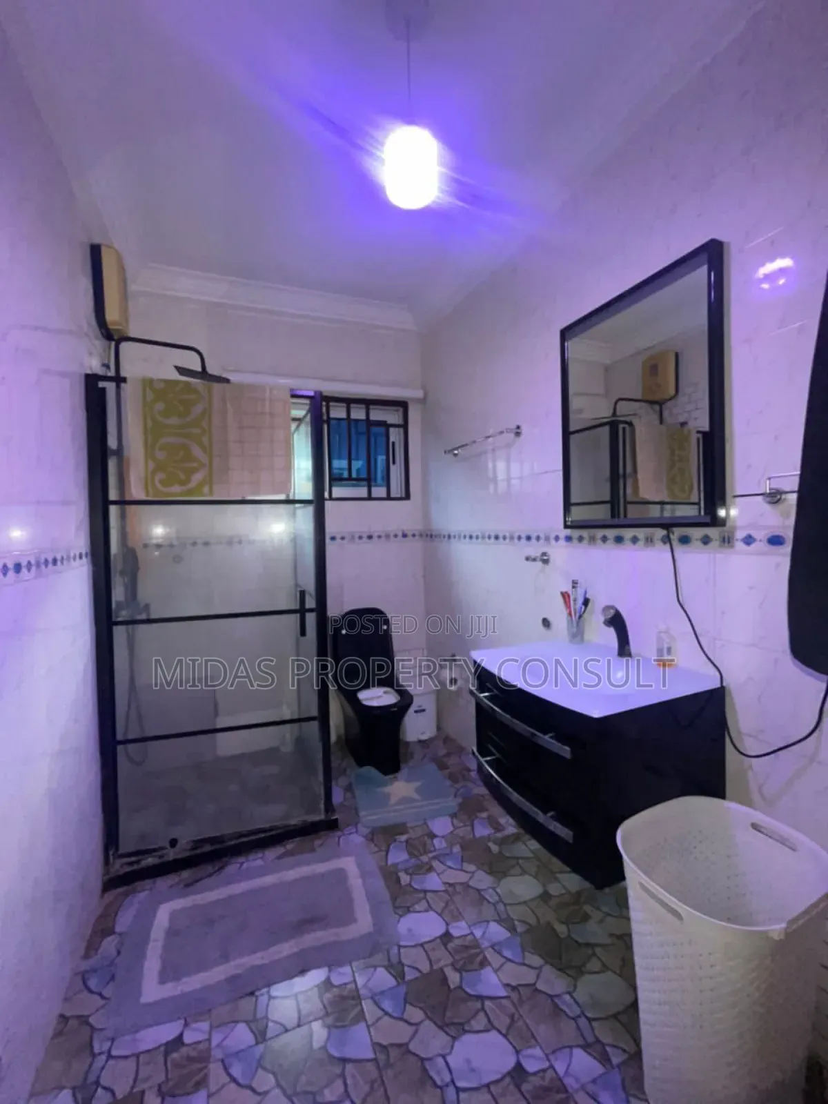 5bdrm House in 3 Junction, Amasaman for sale