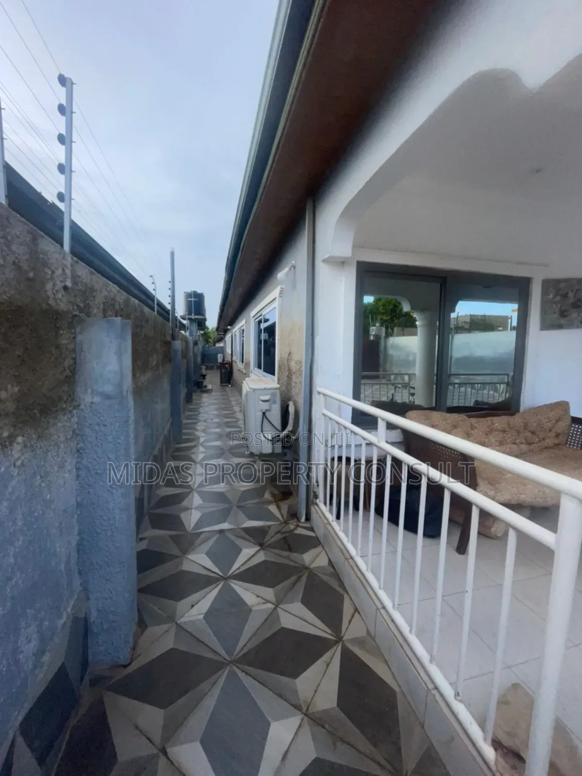 5bdrm House in 3 Junction, Amasaman for sale