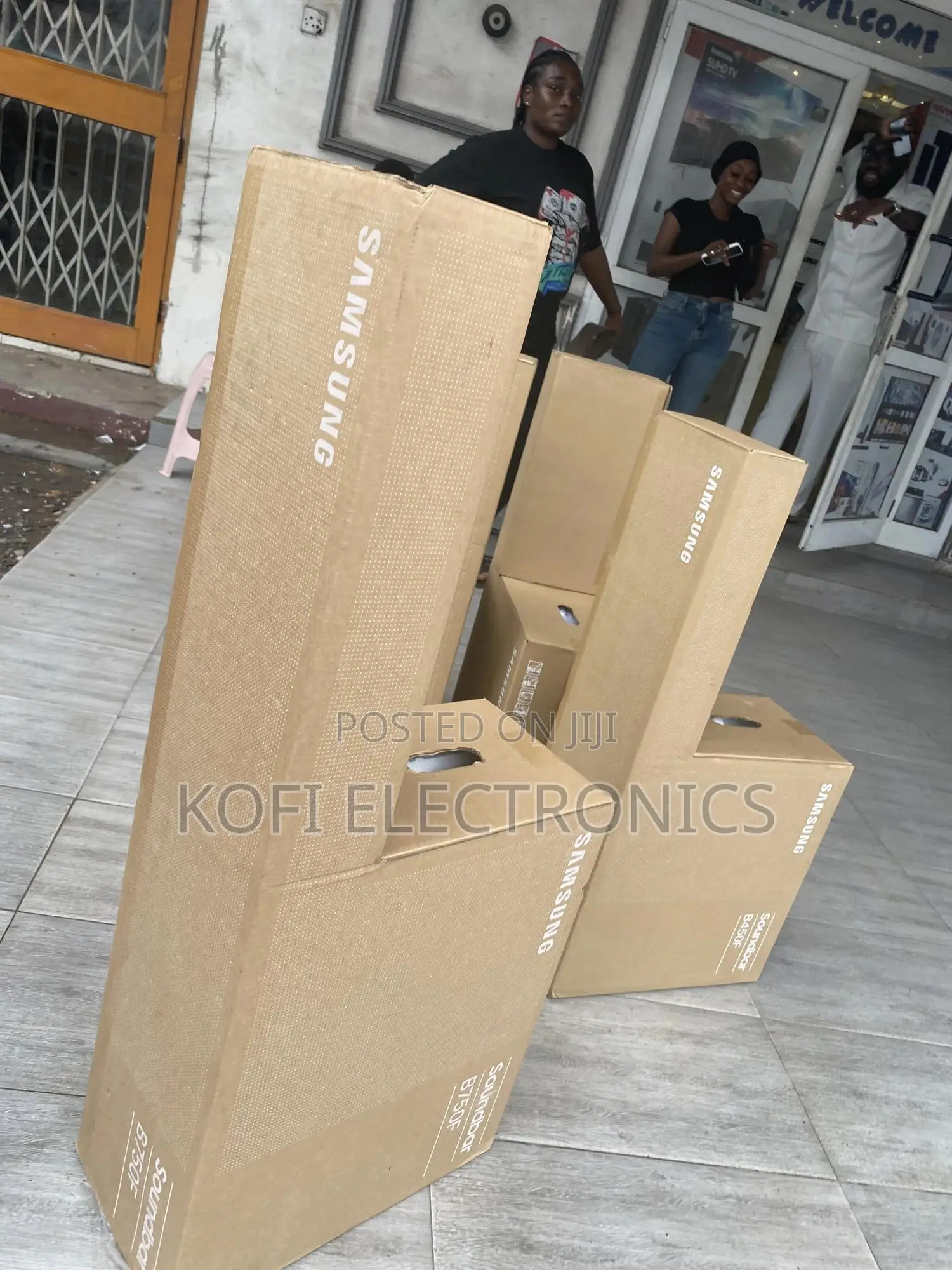 Discover the Glamorous Titan Black Finish of Samsung B450f
