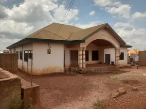 7bdrm House in Pakyi No 2. , Kumasi Metropolitan for sale
