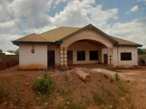 7bdrm House in Pakyi No 2. , Kumasi Metropolitan for sale
