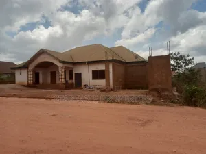 7bdrm House in Pakyi No 2. , Kumasi Metropolitan for sale