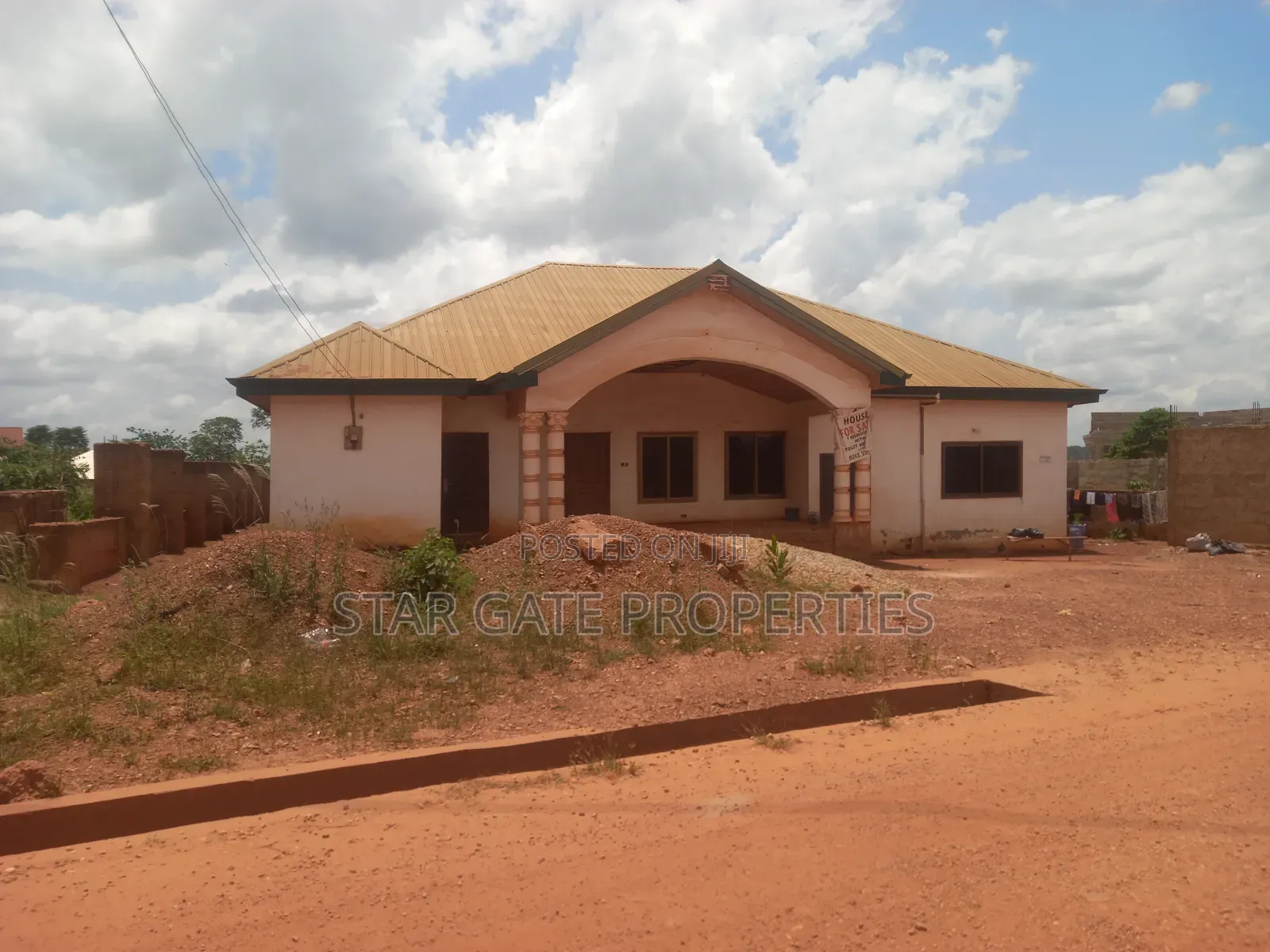 7bdrm House in Pakyi No 2. , Kumasi Metropolitan for sale