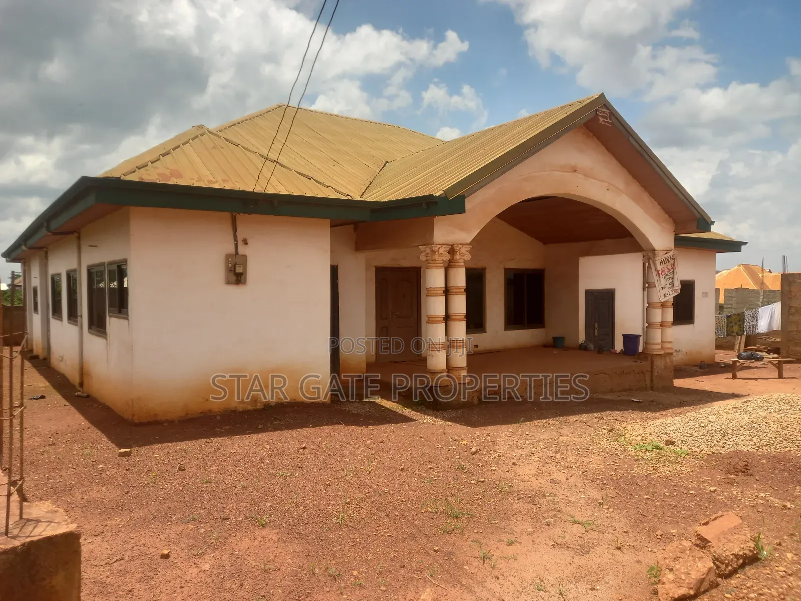 7bdrm House in Pakyi No 2. , Kumasi Metropolitan for sale