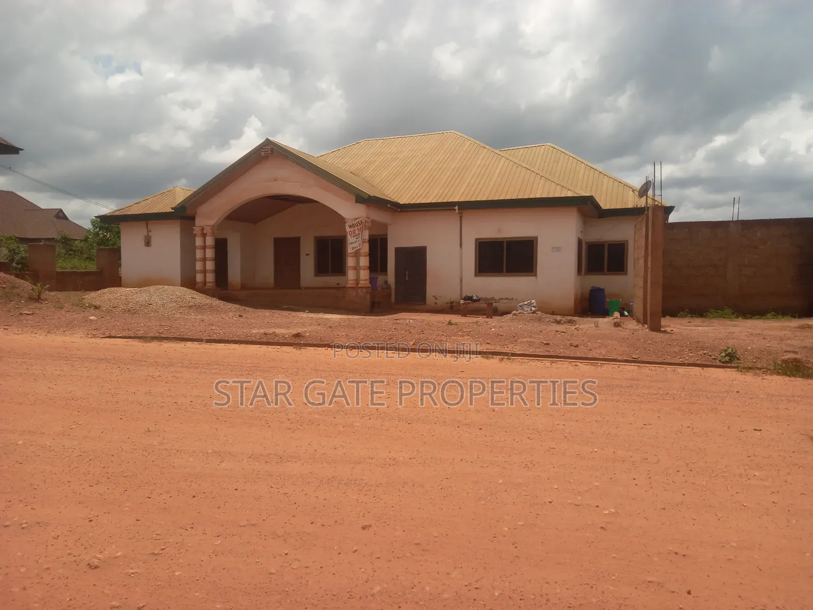 7bdrm House in Pakyi No 2. , Kumasi Metropolitan for sale