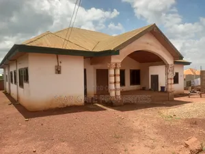 7bdrm House in Pakyi No 2. , Kumasi Metropolitan for sale
