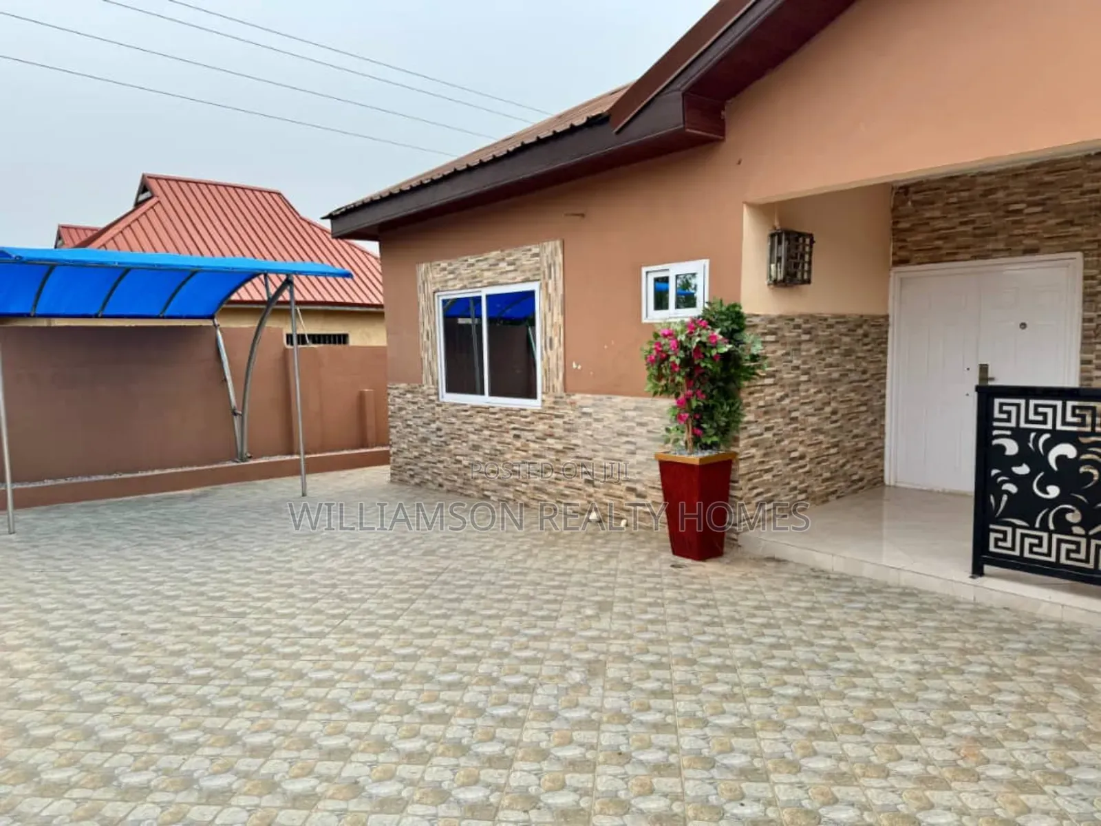 3bdrm House in Budamdrum Area, Kasoa for sale