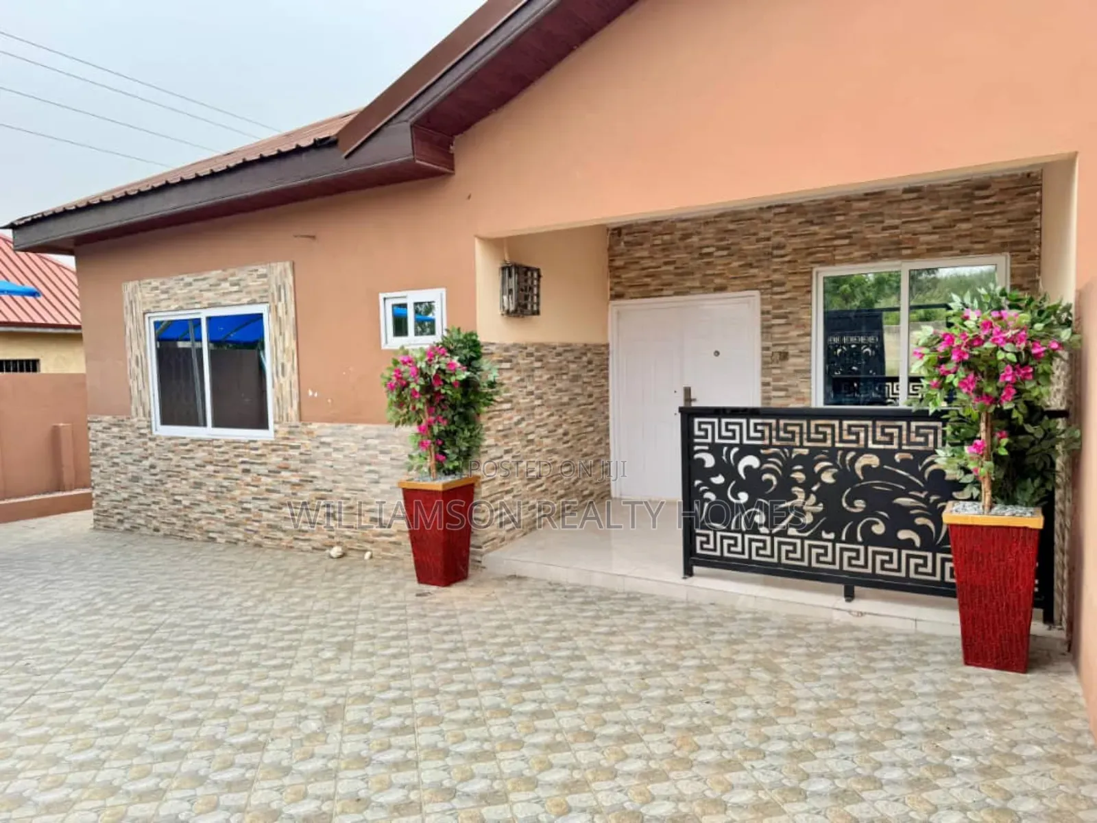 3bdrm House in Budamdrum Area, Kasoa for sale
