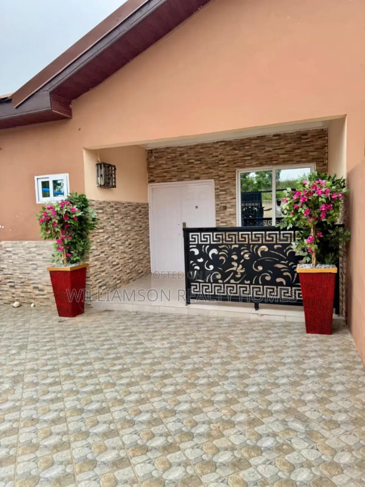 3bdrm House in Budamdrum Area, Kasoa for sale