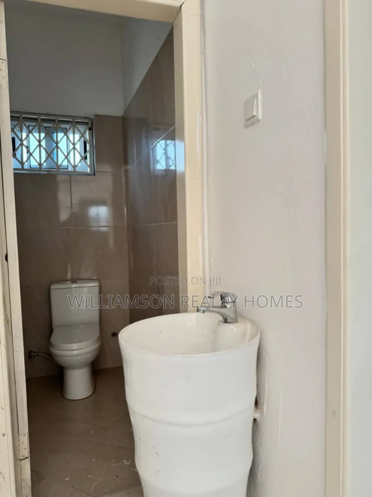 3bdrm House in Budamdrum Area, Kasoa for sale
