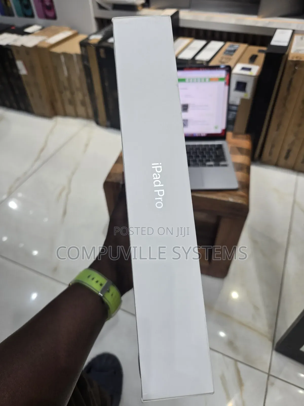 New Apple iPad Pro 13 (2024) 256 GB Black