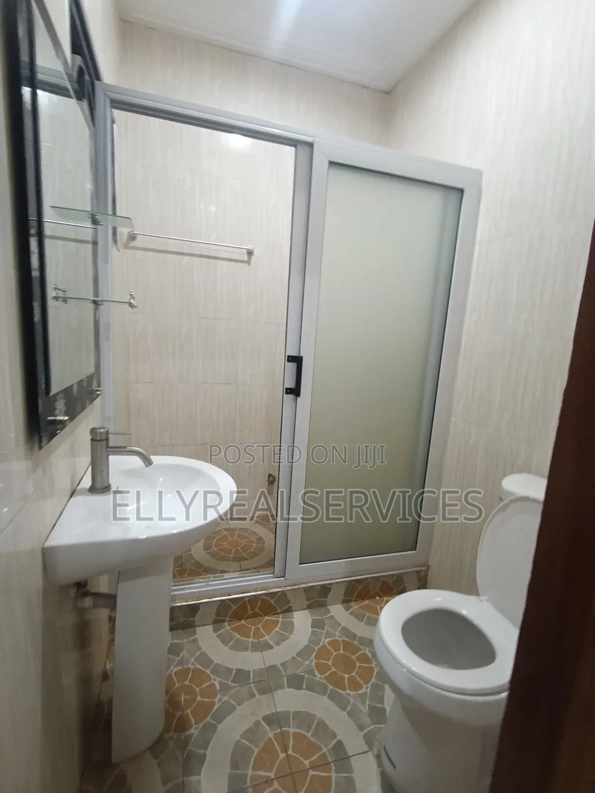 3bdrm Apartment in Ellyrealservices, Owusu Ansah for rent
