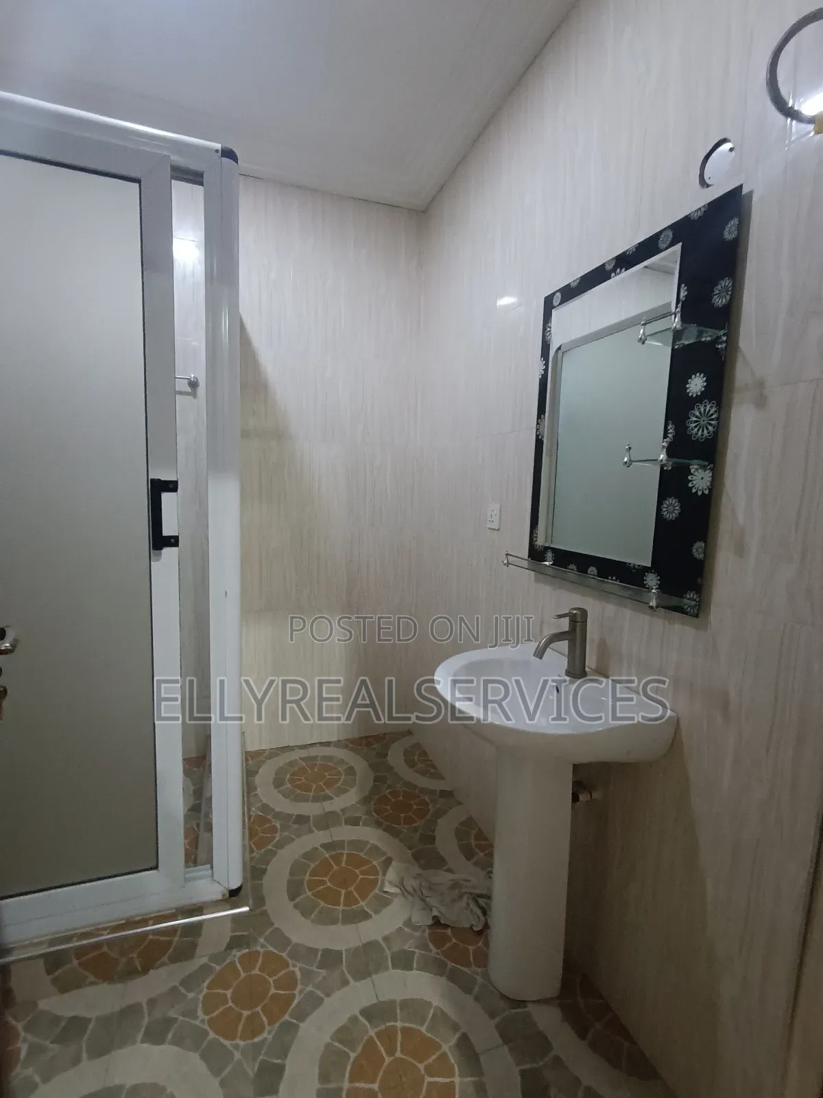 3bdrm Apartment in Ellyrealservices, Owusu Ansah for rent