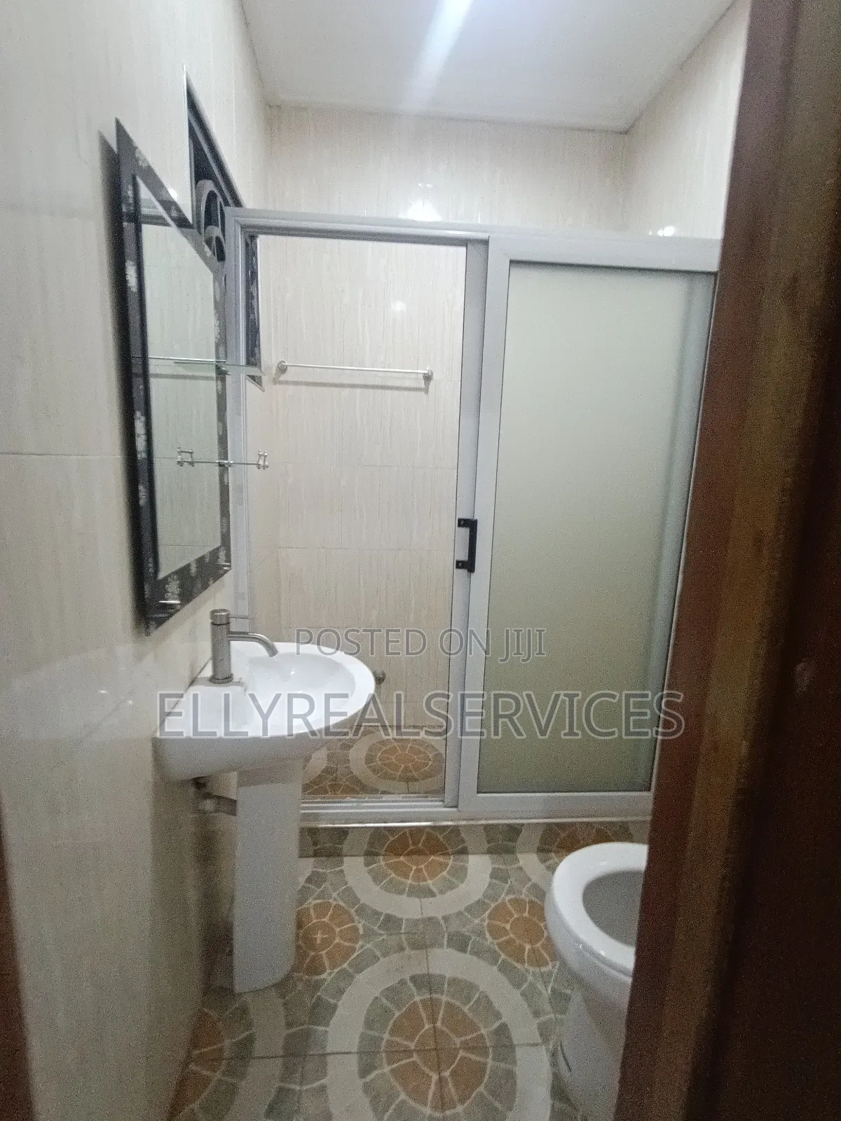3bdrm Apartment in Ellyrealservices, Owusu Ansah for rent