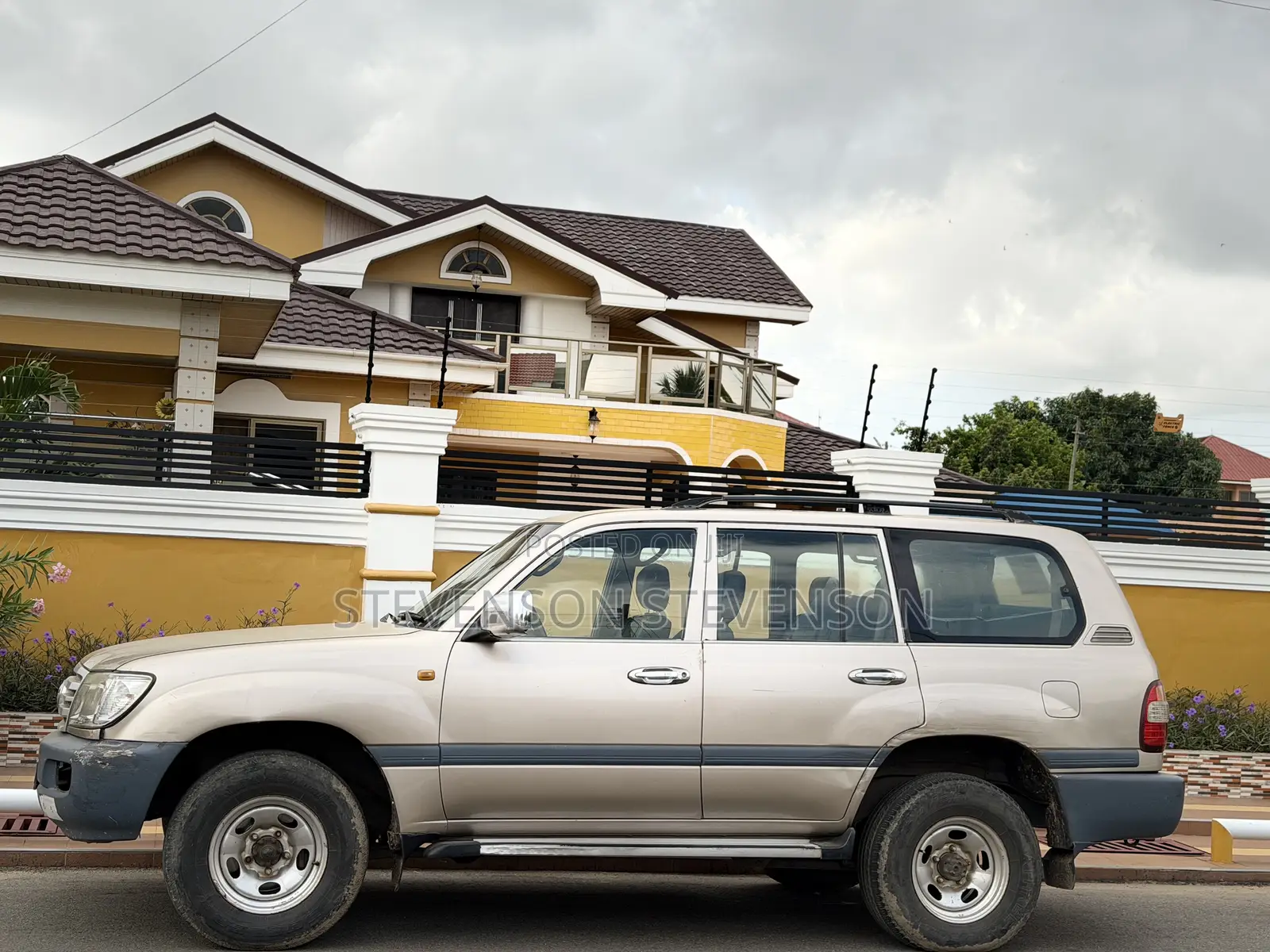 Toyota Land Cruiser 100 4.7 Executive 2006 Gold