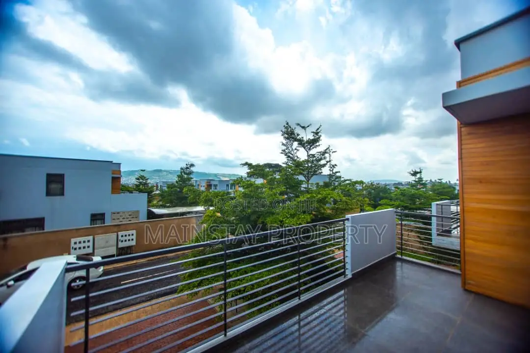 3bdrm Townhouse / Terrace in Oyarifa for rent
