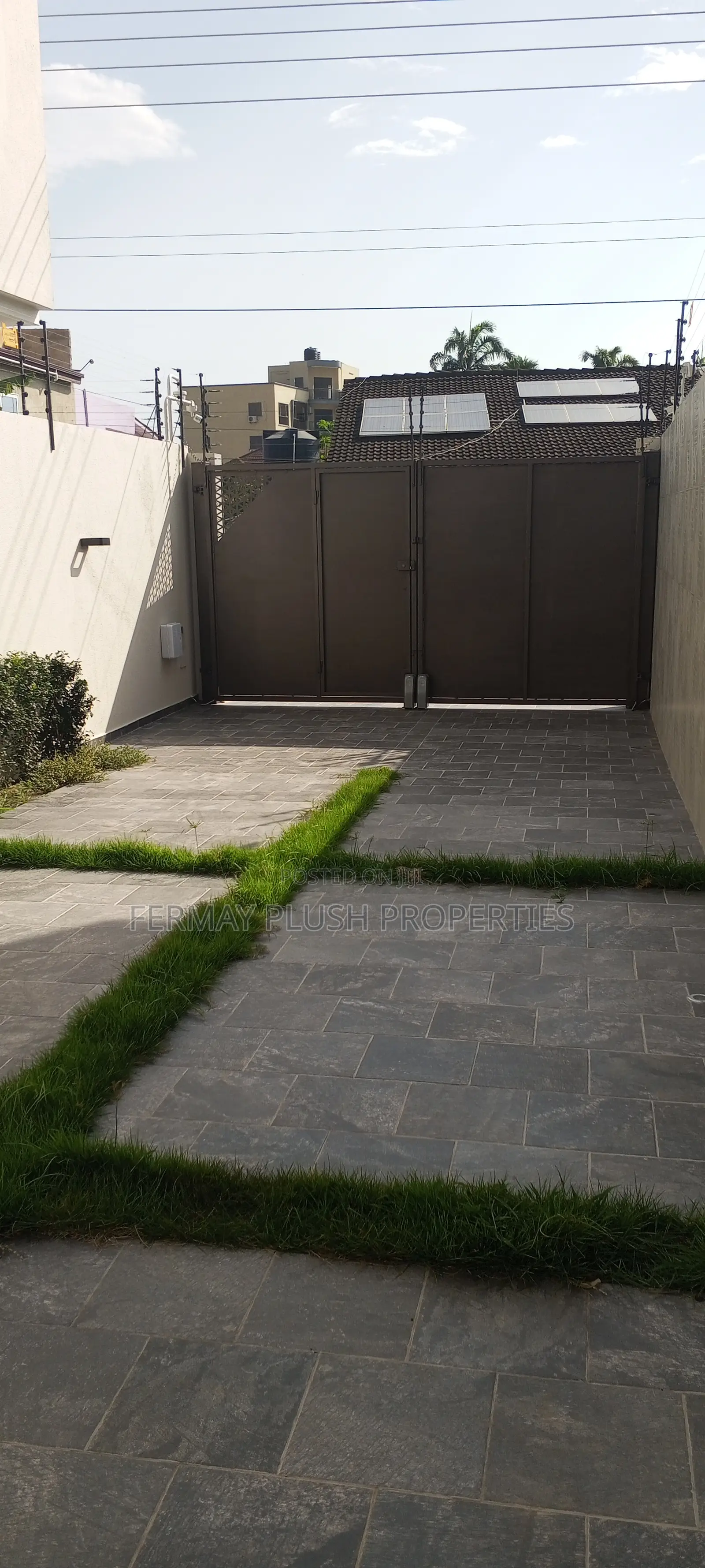 4bdrm House in Dzorwulu, Accra Metropolitan for sale