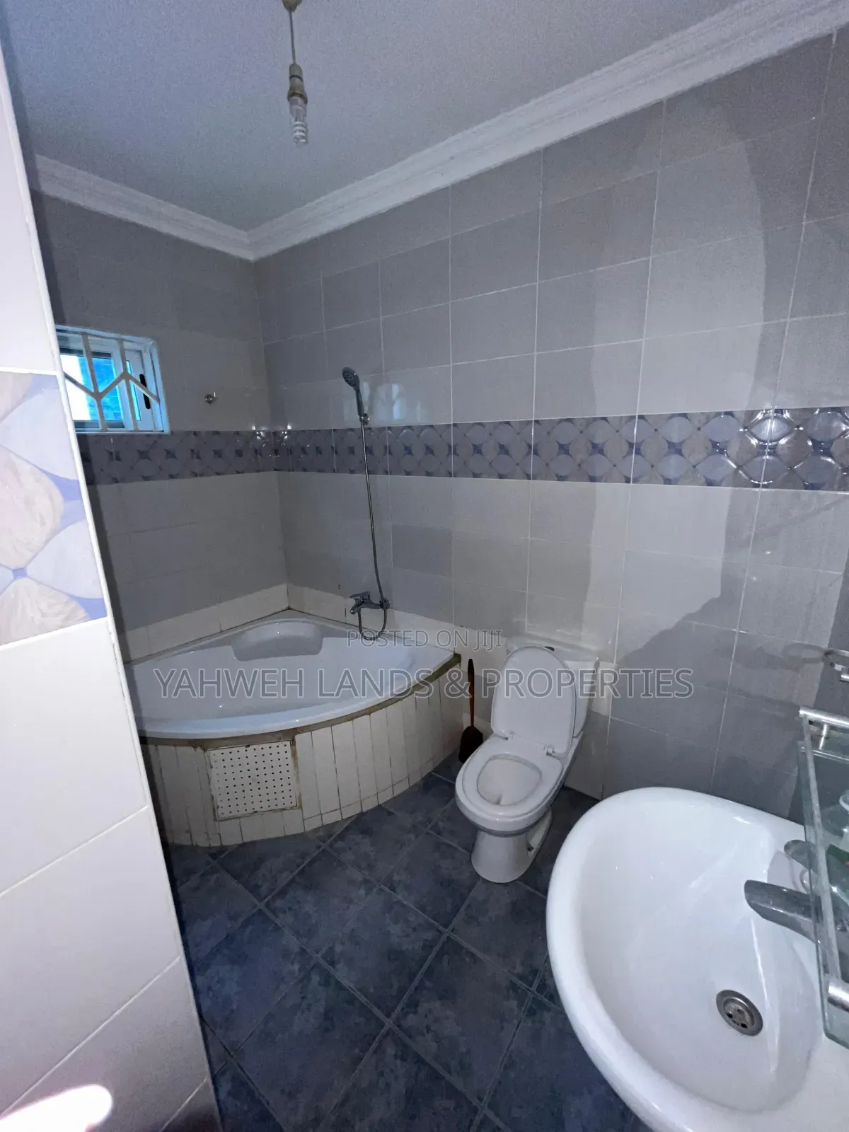 3bdrm House in Spintex, Baatsona Total for rent