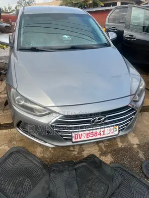 Hyundai Elantra SE Sedan FWD (2.0L 4cyl 6M) 2017 Silver