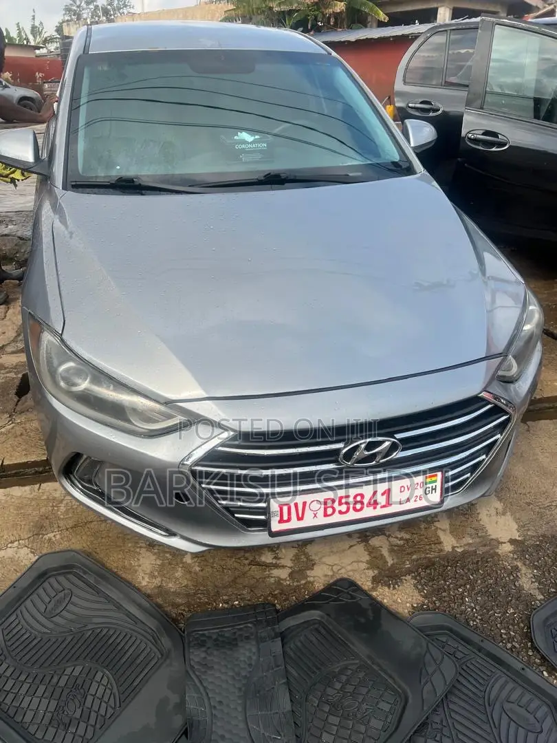 Hyundai Elantra SE Sedan FWD (2.0L 4cyl 6M) 2017 Silver