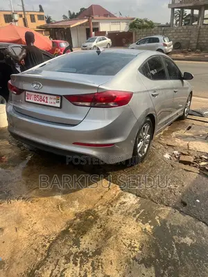 Hyundai Elantra SE Sedan FWD (2.0L 4cyl 6M) 2017 Silver
