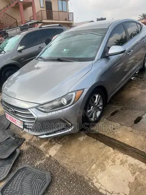 Hyundai Elantra SE Sedan FWD (2.0L 4cyl 6M) 2017 Silver