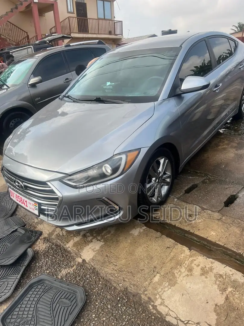 Hyundai Elantra SE Sedan FWD (2.0L 4cyl 6M) 2017 Silver