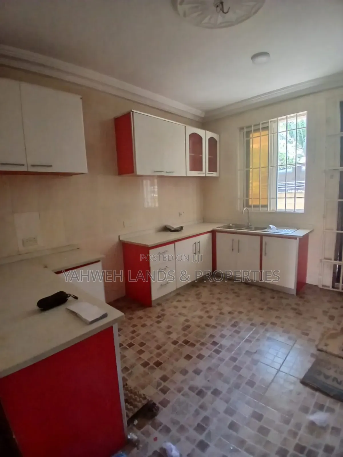 3bdrm Apartment in Spintex, Baatsona Total for rent