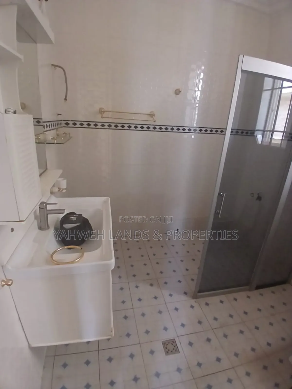 3bdrm Apartment in Spintex, Baatsona Total for rent