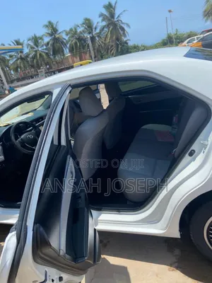 Toyota Corolla LE Eco 4dr Sedan (1.8L 4cyl CVT) 2015 White