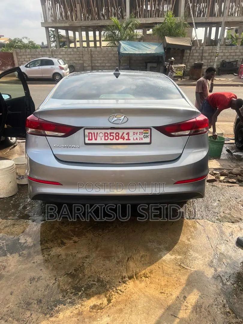 Hyundai Elantra SE Sedan FWD (2.0L 4cyl 6M) 2017 Silver