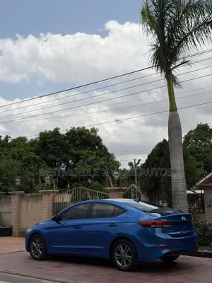 Hyundai Elantra Limited Sedan FWD (2.0L 4cyl 6A) 2017 Blue