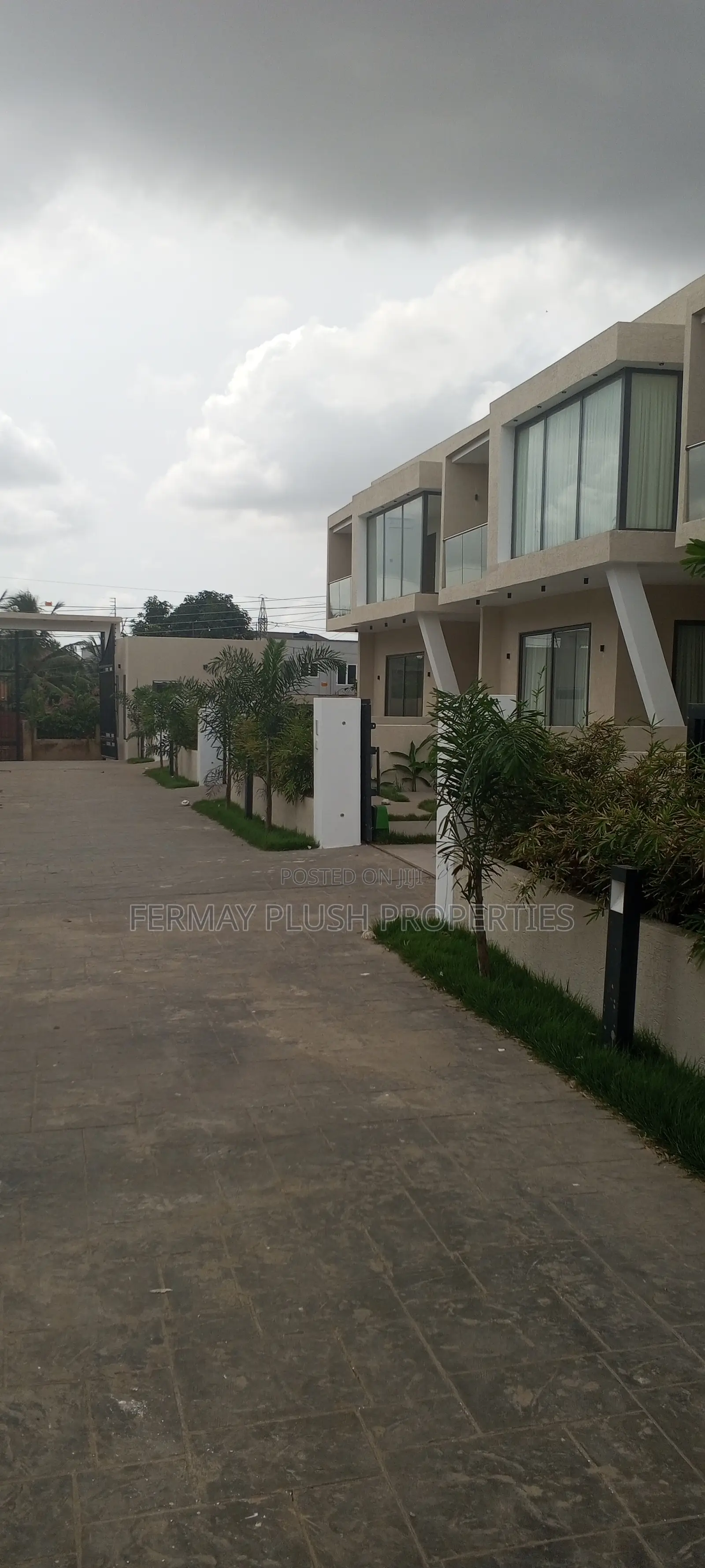2bdrm House in Ashale Botwe, Accra Metropolitan for sale