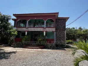 10bdrm House in Accra Metropolitan for sale