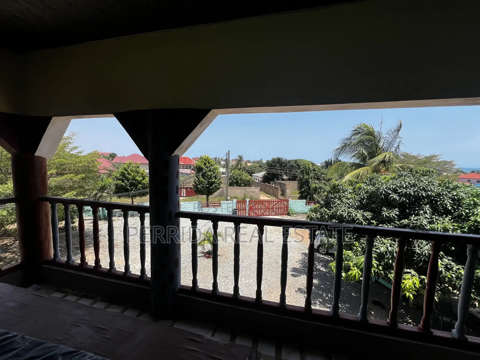 10bdrm House in Accra Metropolitan for sale