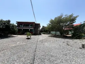 10bdrm House in Accra Metropolitan for sale