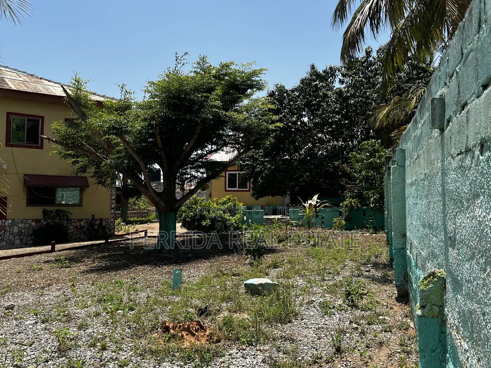 10bdrm House in Accra Metropolitan for sale