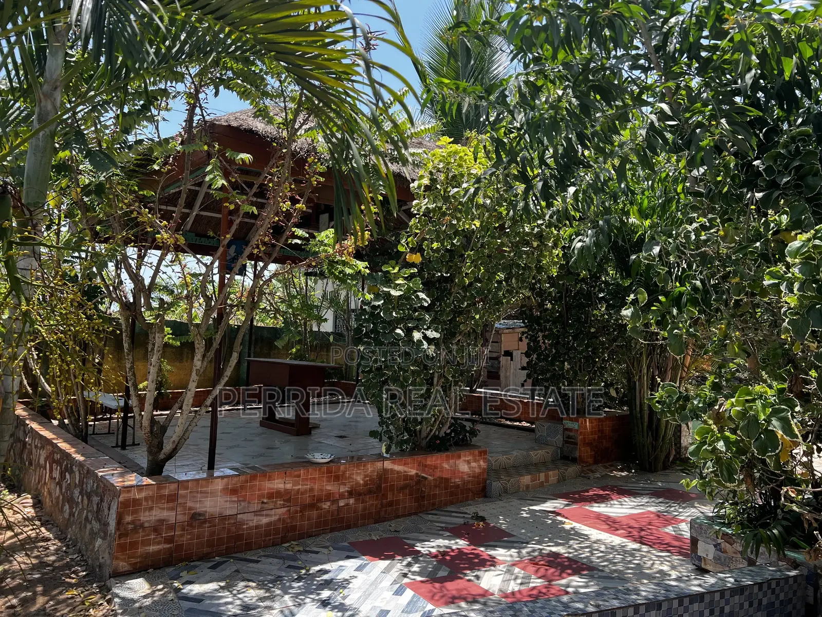 10bdrm House in Accra Metropolitan for sale