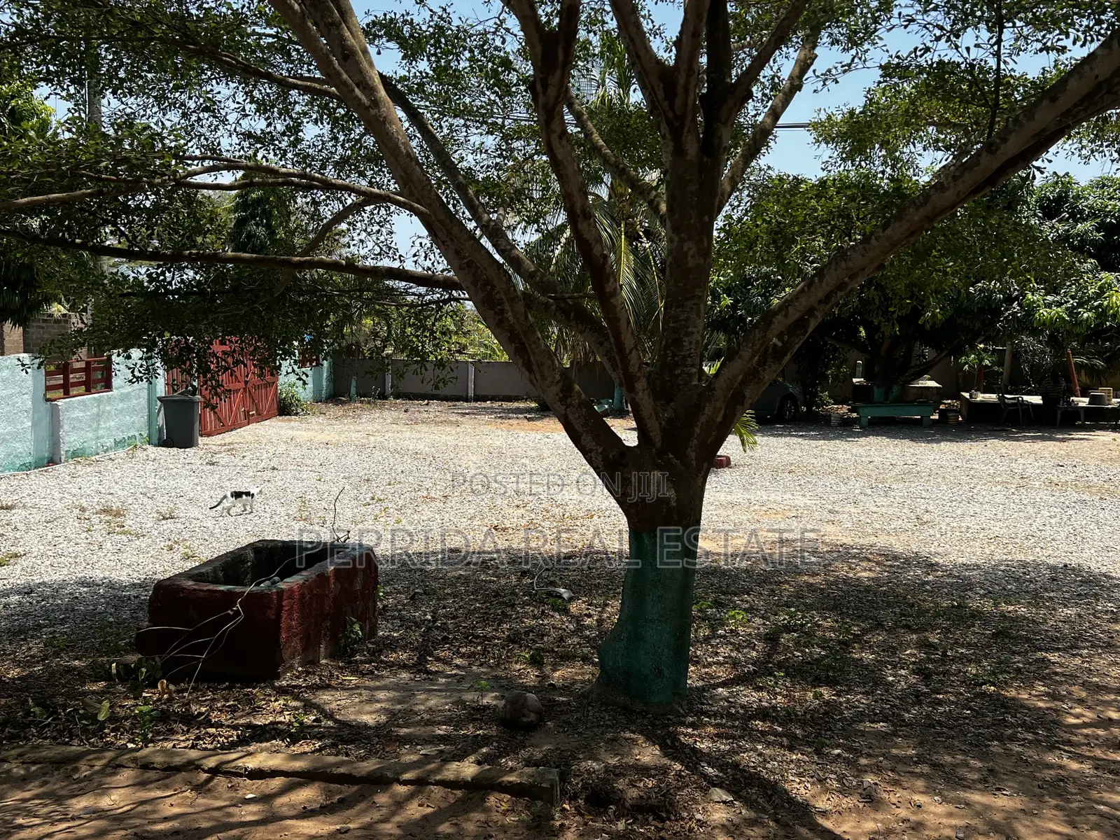 10bdrm House in Accra Metropolitan for sale