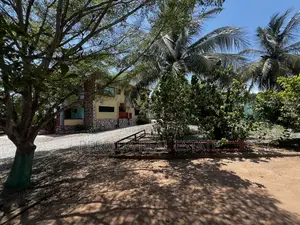 10bdrm House in Accra Metropolitan for sale