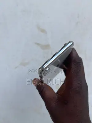 Apple iPhone X 64 GB White