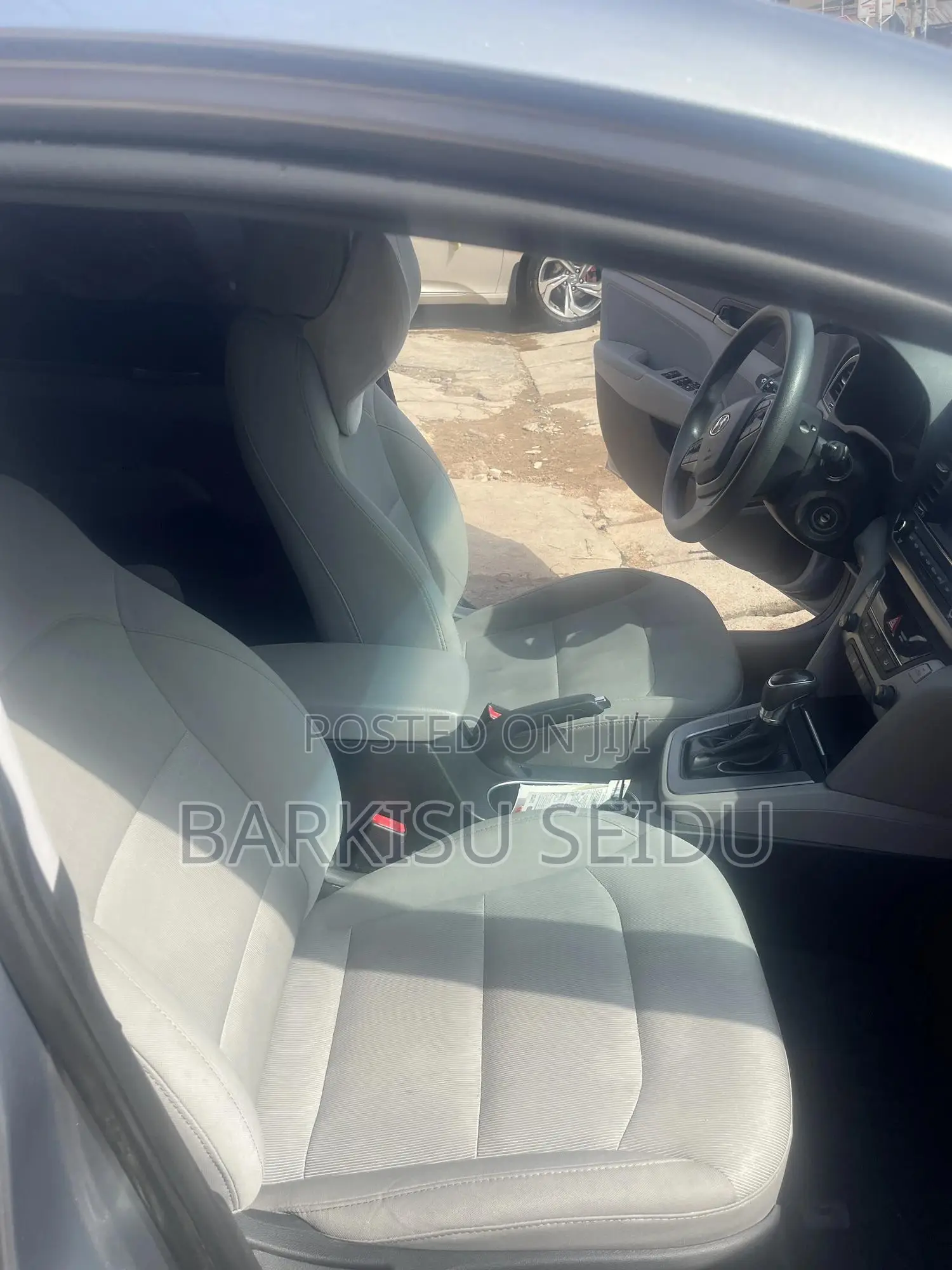 Hyundai Elantra SE Sedan FWD (2.0L 4cyl 6M) 2017 Silver