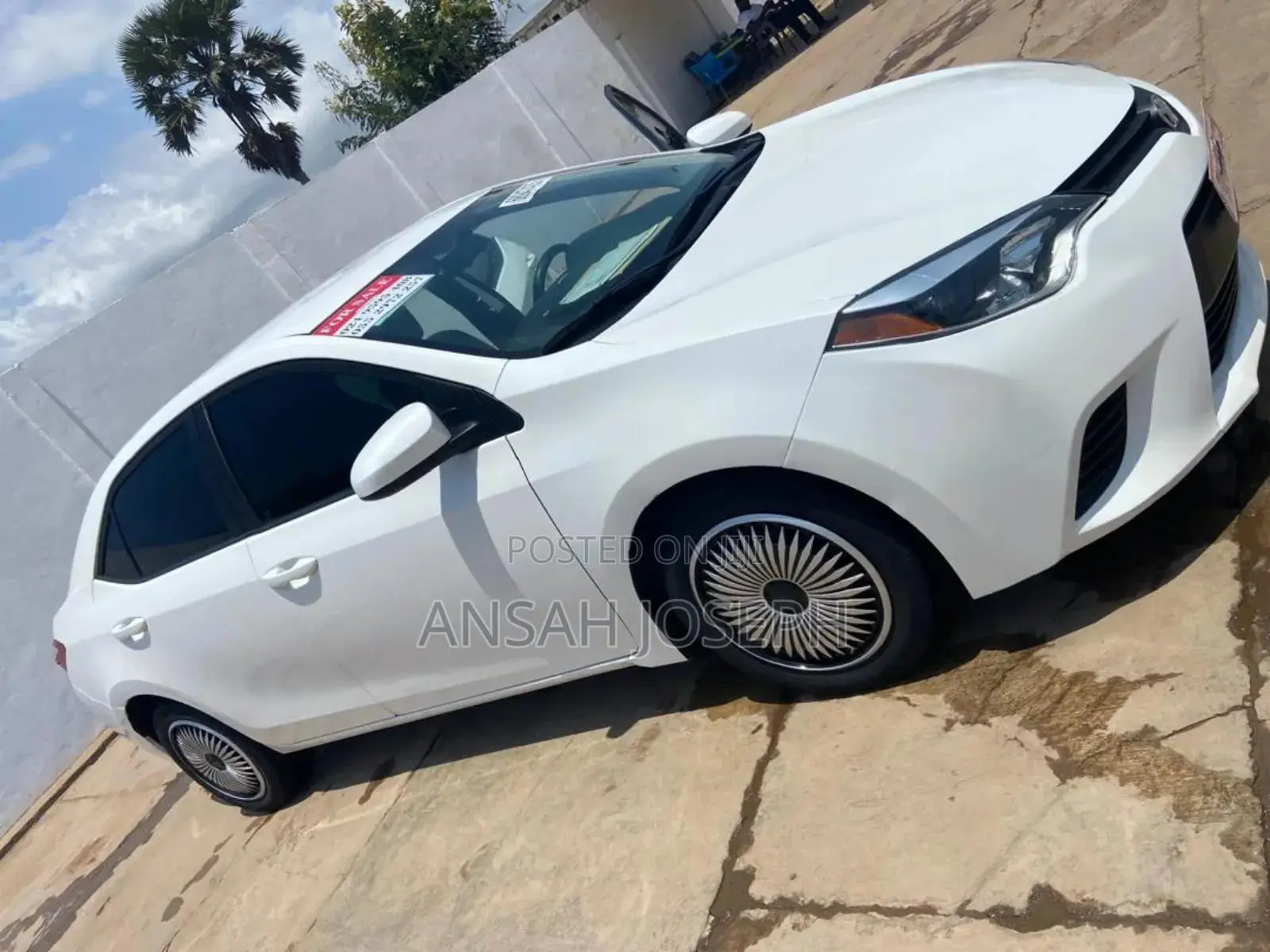 Toyota Corolla LE Eco 4dr Sedan (1.8L 4cyl CVT) 2015 White