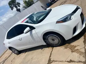Toyota Corolla LE Eco 4dr Sedan (1.8L 4cyl CVT) 2015 White