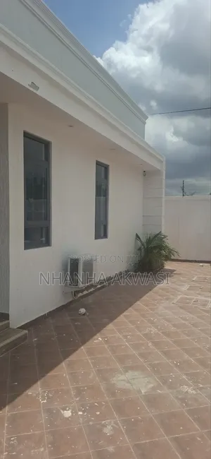 3bdrm House in Community 24, Tema Metropolitan for sale