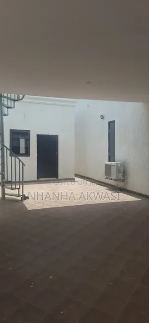 3bdrm House in Community 24, Tema Metropolitan for sale