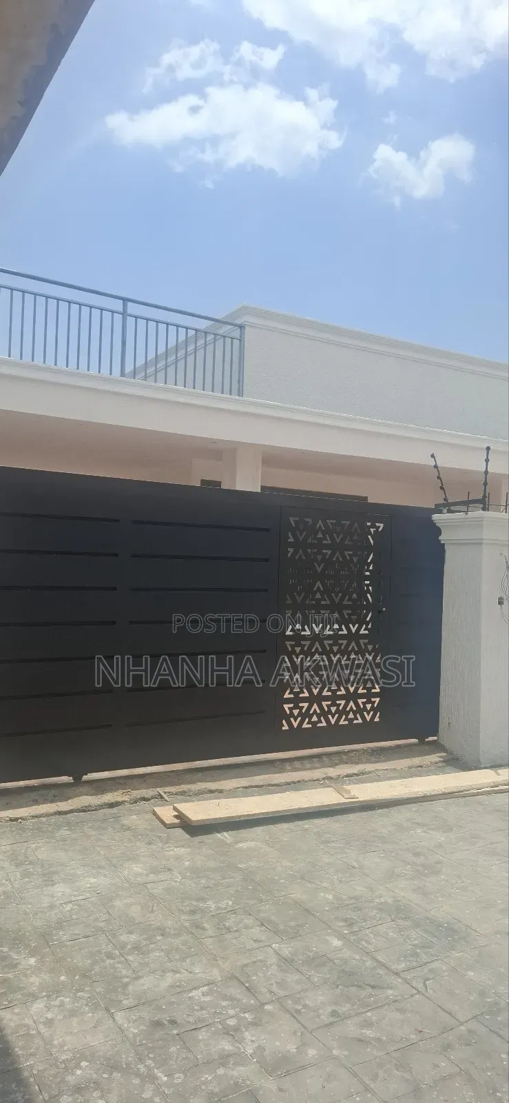3bdrm House in Community 24, Tema Metropolitan for sale
