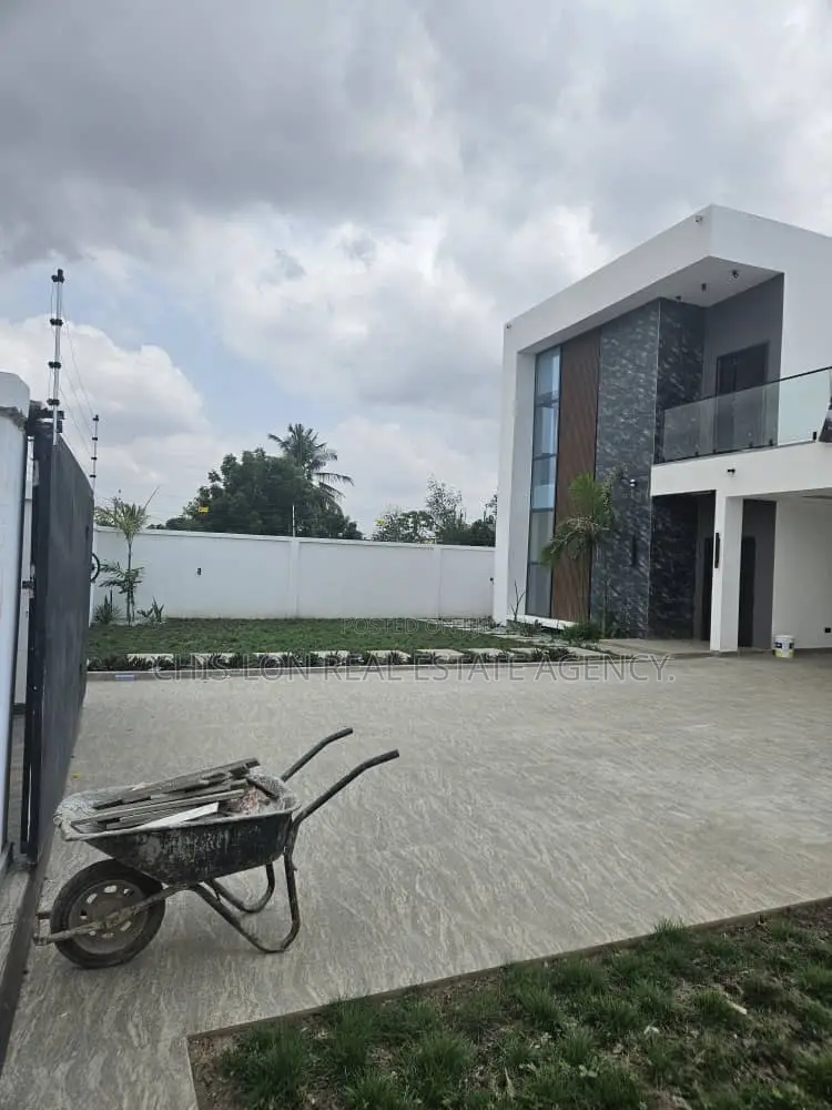 4bdrm Duplex in Chis-Lon Broker’S, Adade for sale
