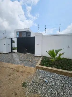 4bdrm Duplex in Chis-Lon Broker’S, Adade for sale