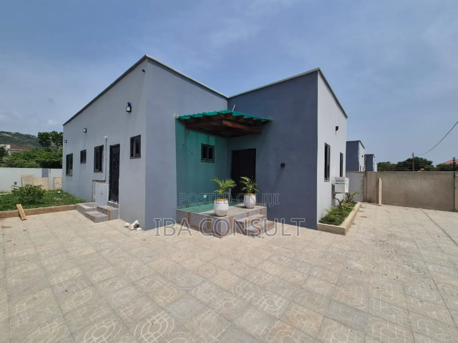 3bdrm Townhouse/Terrace in Ayi Mensah, Oyarifa for sale